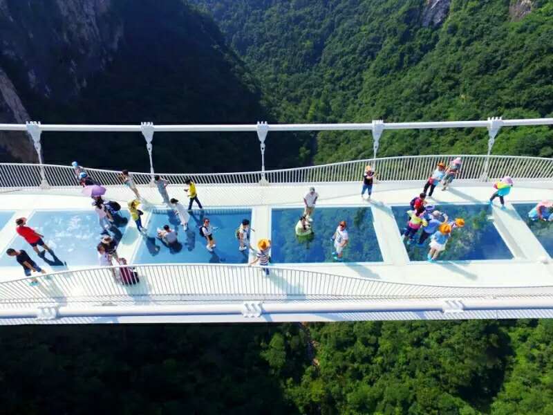 C玻璃橋、天門仙山、夯吾苗寨、鳳凰古城“神秘湘西之旅” 品質純玩2晚3日游